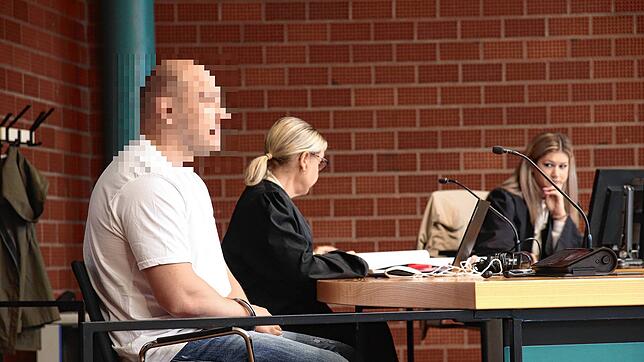 Nach dem Messerangriff in der Konstanzer Altstadt vom 2. Februar sitzt ein 28-Jähriger auf der Anklagebank des Landgerichts.
