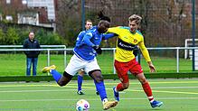 Ibrahim Cyril Kane links auf dem Archivbild gegen den SC Pfullendorf II) traf dreimal beim 4:3-Erfolg des SC Markdorf über den 1. FC ...