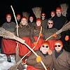 Die elf Kirnburghexen: stehend (von links: Patrizia Henkel, Kai Huck, Sarah Heirich, Svenja Fleig, Vanessa Uhlmann, Tim Mailänder, ...