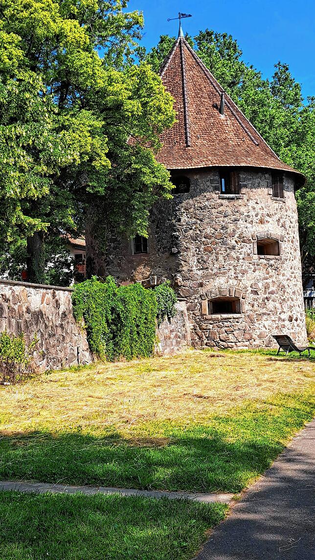 Der historische Gallusturm war ein Teil der früheren Stadtmauer und dient heute als Zunftstube der Bad Säckinger Narrenzunft.