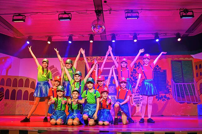 Das Kinder- und Jugendballett zeigte eine herzige Choreografie im Super-Mario-Dress.