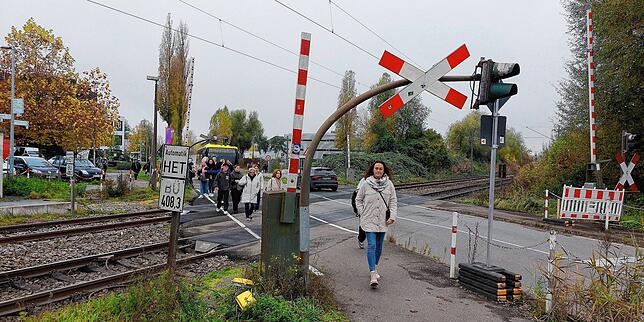 Die Bahn hat Sicherheitsbedenken bei den aktuellen Umbauplänen des Bereichs beim Reichenauer Bahnhof wegen des dortigen Bahnübergangs.