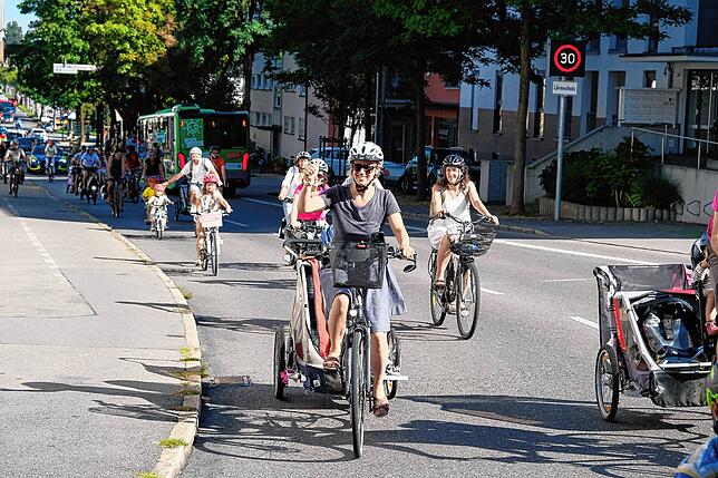 Bild 6: Bilder von der Fahrraddemo in Friedrichshafen
