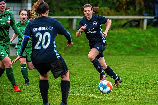 Bild 8: Fußballerinnen des SV Niederhof besiegen die SG Marbach II &ndash; und wir haben Bilder!