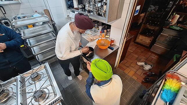 Bild 11: Indische Restaurant-Segnung durch einen Sikh-Priester in Konstanz: Wir haben die Bilder