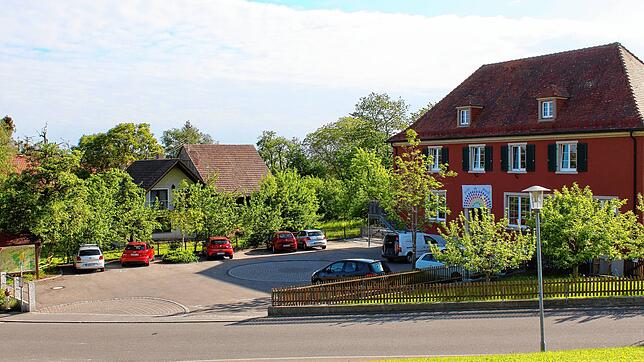 Wenn der Platz erst einmal umgestaltet ist, werden direkt vor dem Kindergarten Märchenland keine Autos mehr parken. Der Kostenansatz für ...