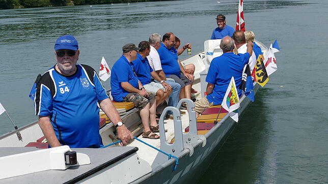 Der Wasserfahrverein Rhyburg-Möhlin bot eine unterhaltsame Fahrt mit dem Langschiff auf dem Rhein an.