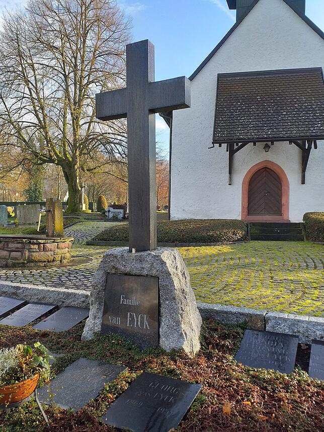 Das Grab der Familie van Eyck auf dem Öflinger Friedhof.