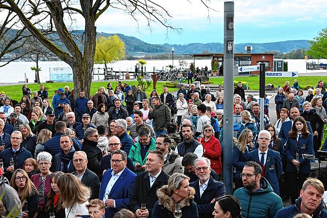 Bild 5: Bilder vom Wahlsieg von Christoph Stolz bei der Bürgermeisterwahl in Bodman-Ludwigshafen (2)