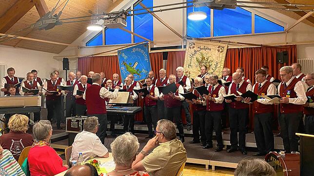 Sein letztes Konzert gab der Chor im Bürgersaal von Buchheim. Bild: Denise Alber