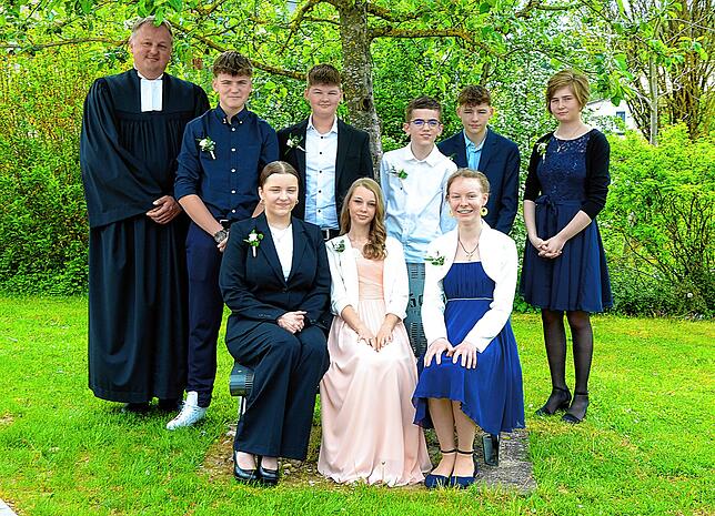 Am Sonntag, 5. Mai, feierten acht Jugendliche ihre Konfirmation in der Markuskirche Geisingen. Unser Bild zeigt Pfarrer Michiel ...