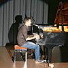 Aeham Ahmad spielte im Rheinfelder Bürgersaal Eigenkompositionen, in denen er Kulturen vermischt.