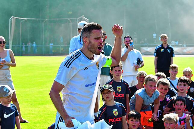 Bild 6: SV 08 Laufenburg steigt nach 2:1 gegen 1. SV Mörsch in die Verbandsliga auf – wir haben Fotos! (I)