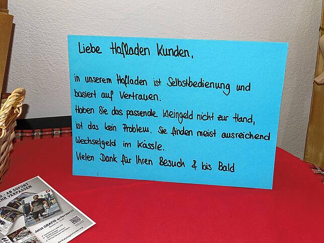 Auf dem Steinsbrunner Hof vertraut man den Kunden, dass sie die mitgenommenen Waren bezahlen. Bisher klappt das auch.