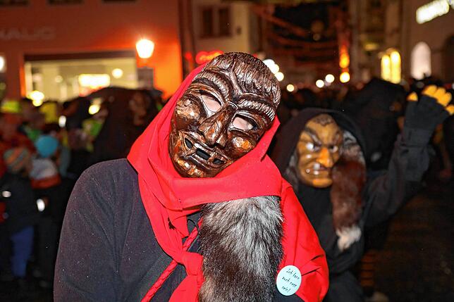 Bild 4: Endlich! Butzenlauf stimmt Konstanzer auf die Straßenfasnacht ein
