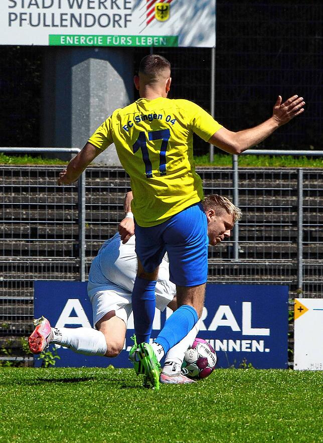 Bild 36: Verbandsligaderby zwischen SC Pfullendorf und FC Singen gewinnt der SCP mit 3:1