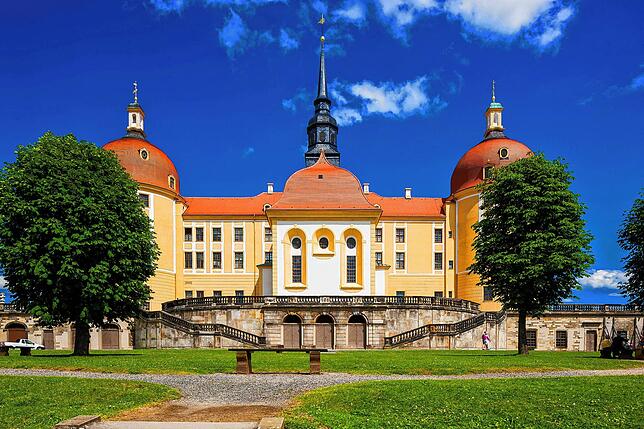 Im Wasserschloss Moritzburg nahm Karl-Josef Andelfinger die wertvolle Krone in Empfang.