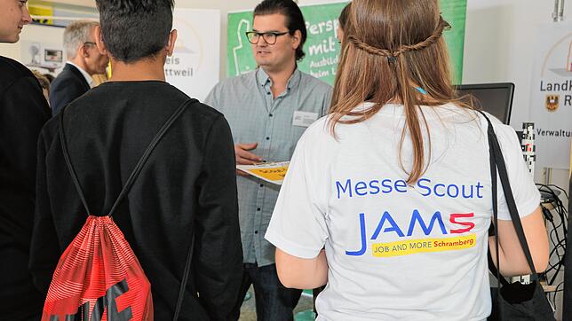Messescouts bieten auch in diesem Jahr geführte Rundgänge auf dem Gelände an.