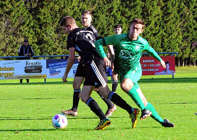 Bild 6: Spannendes, torreiches Duell zwischen TSV Aach-Linz und SV Mühlhausen. Wir haben die besten Bilder!