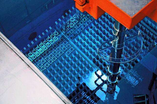 Blick das Brennelementlager des Atomkraftwerks. Hier werden die abgebrannten Brennelemente sind nach ihrem Einsatz im Reaktor über Jahre ...