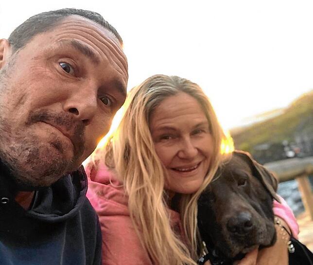 Rainer und Mareike Pohl mit ihrem Hund Yoko.