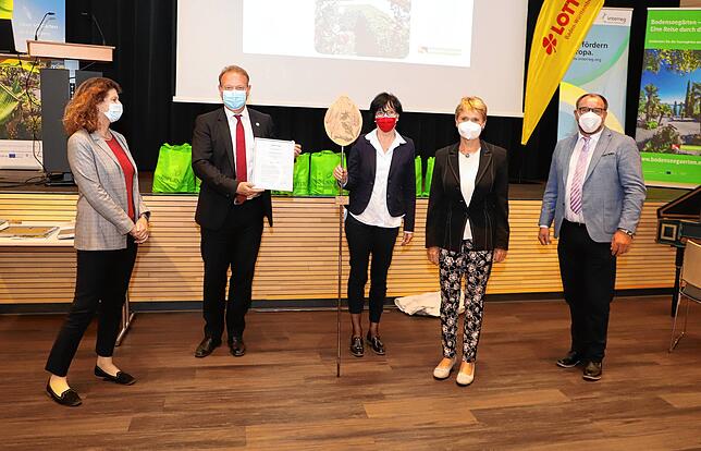 Preisübergabe Kategorie 1 (von links): Birgit Rückert (Schloss Salerm), Jan Zeitler (Oberbürgermeister Überlingen), Corinne Rüegg Widmer ...