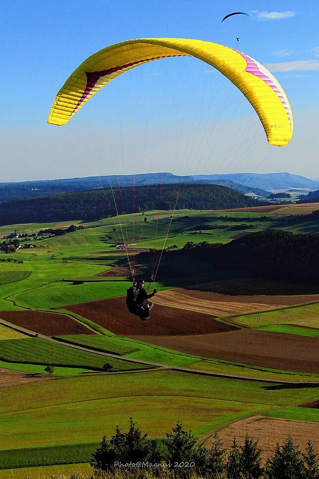 Einen schönen Blick über Hondingen und Fürstenberg bietet der Gleitschirmflieger Startplatz auf dem Fürstenberg.