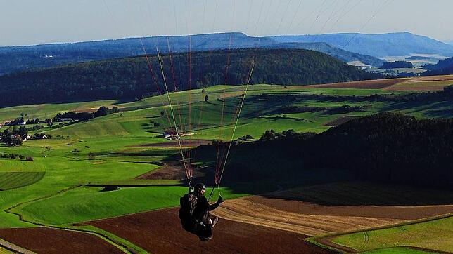 Einen schönen Blick über Hondingen und Fürstenberg bietet der Gleitschirmflieger Startplatz auf dem Fürstenberg.