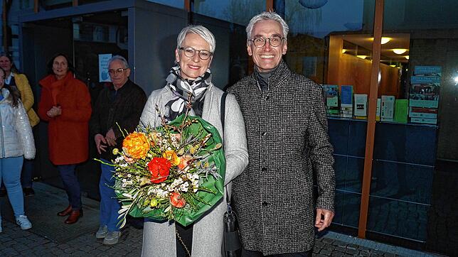 Jürgen Stukle ist in seine zweite Amtsperiode als Bürgermeister von Frickingen gewählt worden. Claudia Stukle war nach Wahlleiter Walter ...
