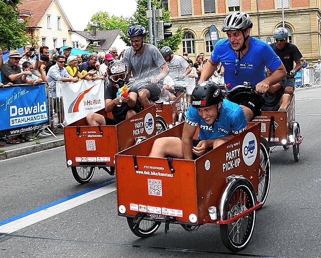 Publikumsmagnet im Rahmen des City-Radrennens 2019 war das 2. Constanzer Wagenradrennen. Bei dem Gaudi-Turnier in Lastenrädern ging es ...