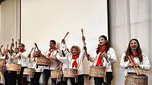 Sie sind jetzt Aktive der Narro-Zunft: 16 der 19 Neuaufgenommenen geben ihren Einstand auf der Gelte.