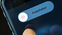 Die dauernde Erreichbarkeit dank Dienst-Smartphones kann Arbeitnehmer belasten. In der Freizeit sollte man das Gerät deshalb lieber ...