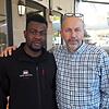 Konzilwirt Manfred Hölzl (rechts) und sein Mitarbeiter John Ikponmwen aus Nigeria, der nun ebenfalls Angst vor einer Abschiebung hat.