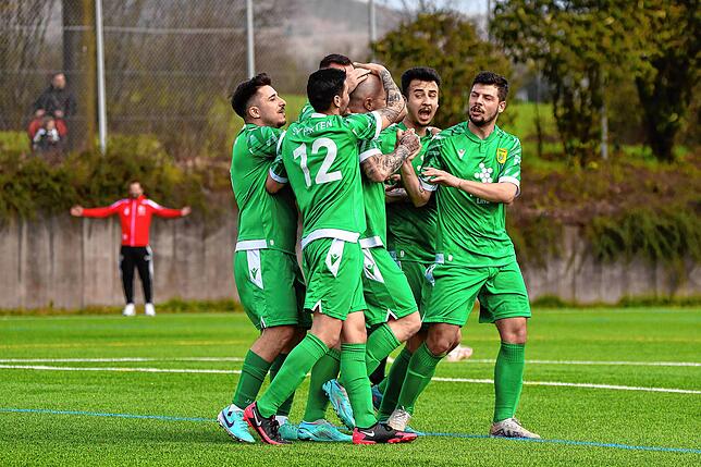 Bild 15: SV Herten setzt sich mit 4:1 gegen FC Schönau durch &ndash; und wir haben Bilder!