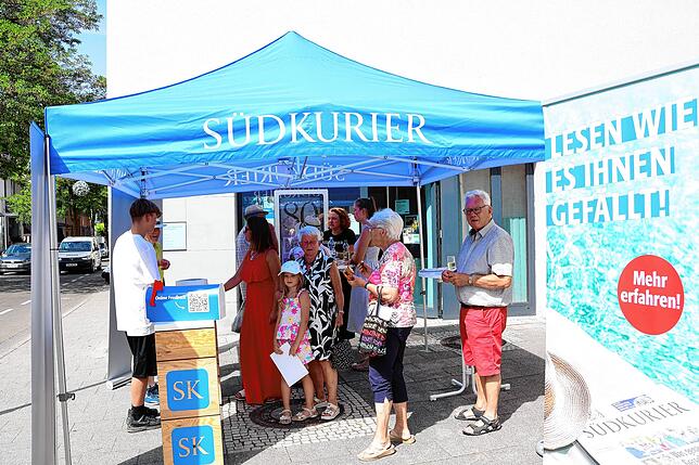 Die Markdorfer Lokalredaktion hatte vor der Geschäftsstelle in der Hauptstraße zur Sommerredaktion geladen. Der Name ist Programm: Bei ...