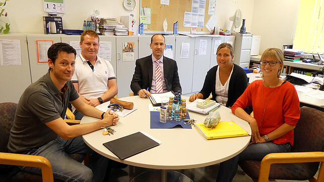 Der neue Blumbreger Realschulrektor Sven Dorn (Mitte) geht davon aus, dass die Konrektorstelle bis zum neuen Schuljahr wieder besetzt ...