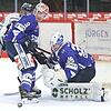 Schwenningens Verteidiger Niclas Burström (vorn) wird nach Olympia-Pause wieder ins Spielgeschehen eingreifen.