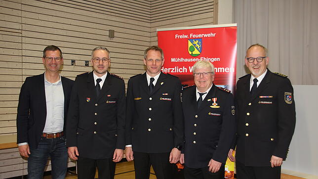 In Mühlhausen-Ehingen hat Bürgermeister Patrick Stärk (von links) das neue Führungsteam der kommenden fünf Jahre begrüßen können: ...