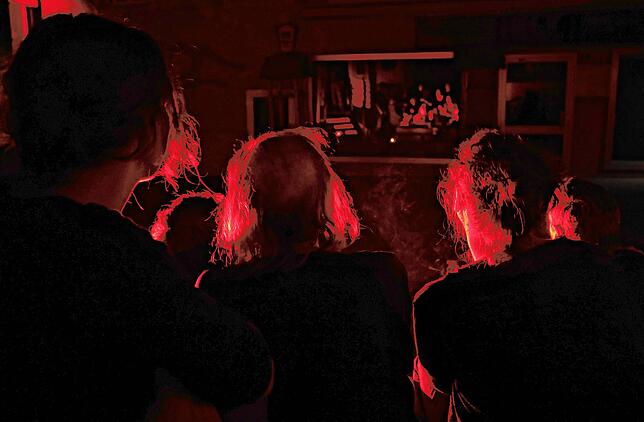 Bild 6: Bilder der &bdquo;Night of Light&ldquo;: Die Konstanzer Wahrzeichen und Veranstaltungshäuser in rotes Licht getaucht