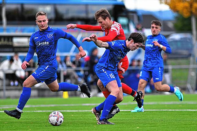 Bild 14: FC Schlüchttal unterliegt mit 1:2 beim TuS Efringen-Kirchen &ndash; und wir haben Bilder!