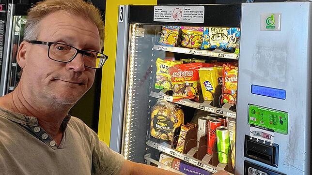 Die Beschaffung der Zutaten aus dem Verkaufsautomaten gestaltet sich nicht ganz einfach. Lebensmittel, die sich verhaken und zu wenig ...