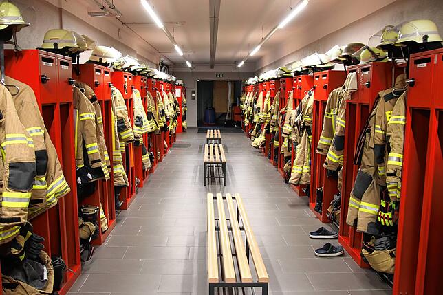 Die Spinde im Feuerwehrhaus Villingen sind über das ganze Haus verteilt, weil es im Umkleidebereich zu wenig Platz gibt.