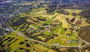 (Archivbild von März 2025) Dieses Luftbild zeigt das Gebiet nördlich von Konstanz-Wollmatingen, auf dem der zukünftige Stadtteil Hafner ...