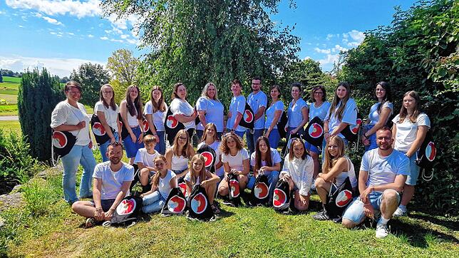 Die junge Chorgruppe namens laut-los wird fünf Tage beim Festival Pueri Cantores in München und Starnberg verbringen. Die Rucksackbeutel ...