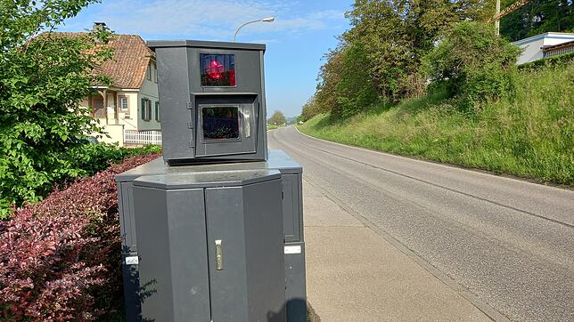 2024 wurde an 123 Tagen die Geschwindigkeit gemessen und 4931 Bußgeldverfahren eingeleitet, hier ein Blitzer in Schwörstadt. (Symbolbild)
