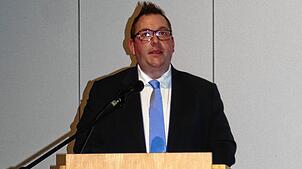 Der Dogerner Bürgermeister Fabian Prause kündigt beim Neujahrsempfang der Gemeinde an, dass er für eine zweite achtjährige Amtszeit ...