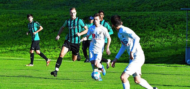 Bild 7: FC Zell übernimmt mit dem 2:1 beim FC Erzingen die Tabellenführung &ndash; und wir haben die Bilder!