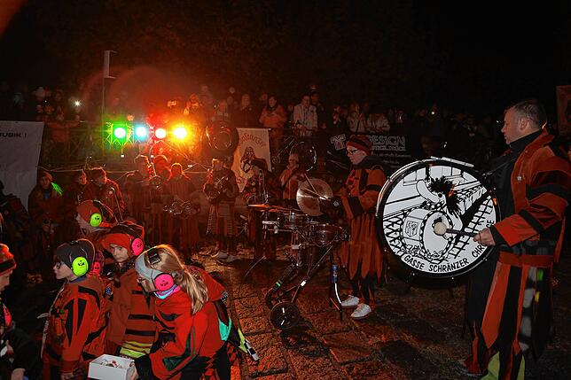 Bild 5: Dem Wasser entstiegen &ndash; Seegeister starten in die Fasnacht. Alle Foto gibt es hier