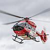 Ein Rettungshubschrauber im Einsatz (Symbolbild). Ein Heli musste bei Görwihl-Rüßwihl einen schwer verletzten Motorradfahrer abholen.