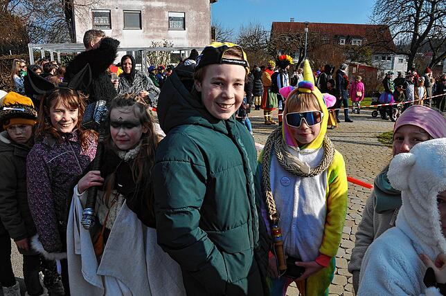 Bild 5: Narrenbaum in Leimbach – Umzug mit Tradition und Rast